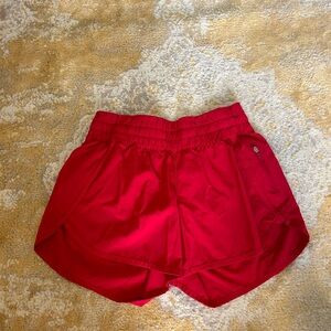 Lulu lemon mid rise tracker shorts